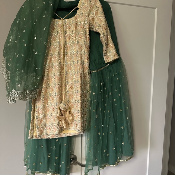 Asian attire - Picture 2 of 2